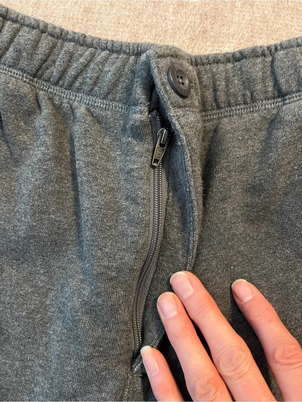 L.L.Bean Men’s Charcoal Gray Fleece Sweatpants Joggers Zip Pockets